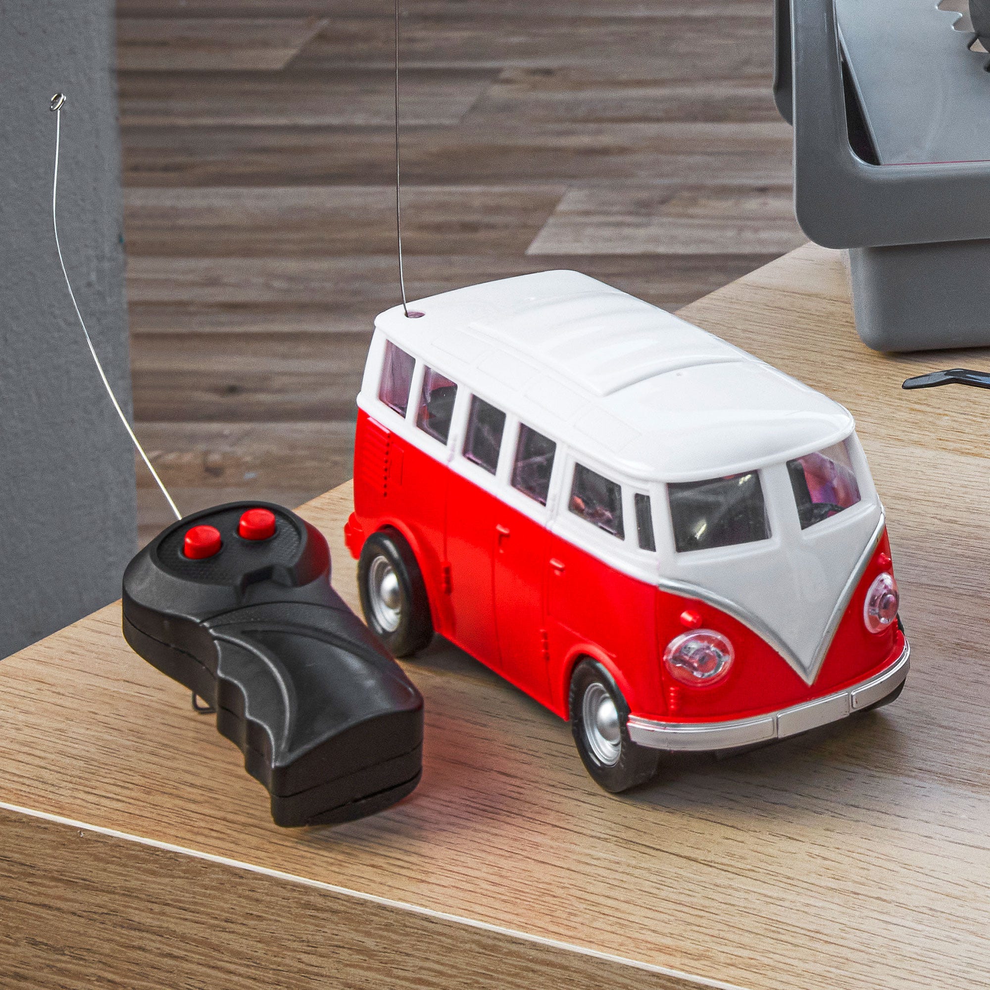 Retro-Bus mit Fernbedienung
