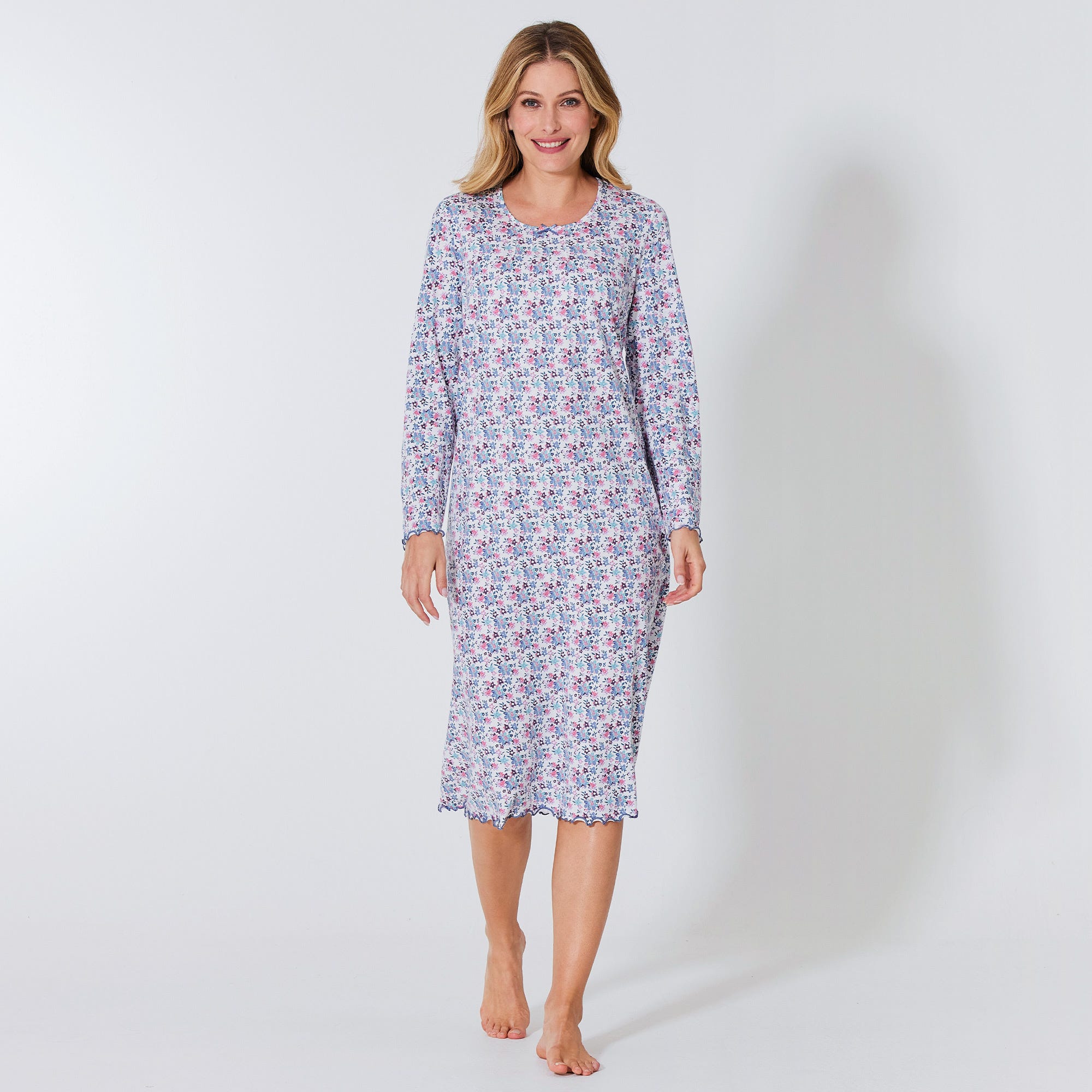 Damen-Nachthemd mit Blümchen-Muster