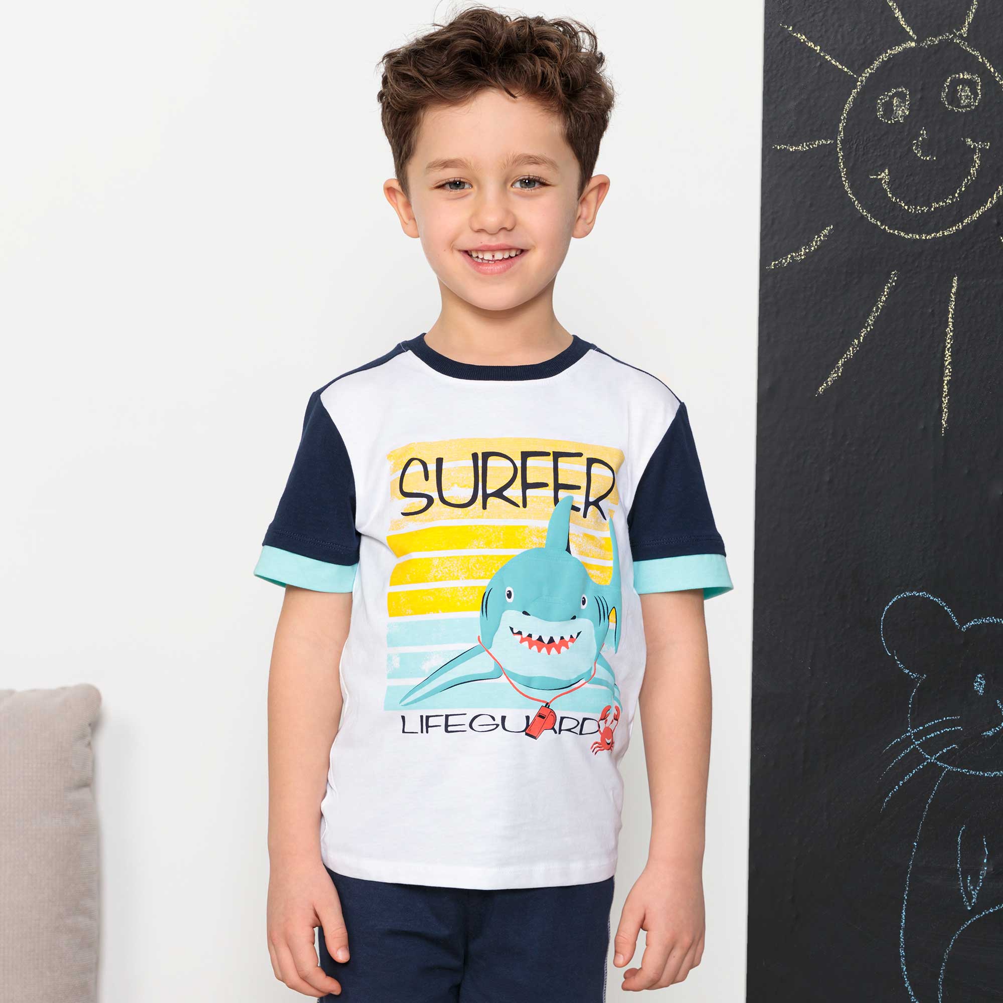 Jungen-T-Shirt mit Kontrast-Ärmeln