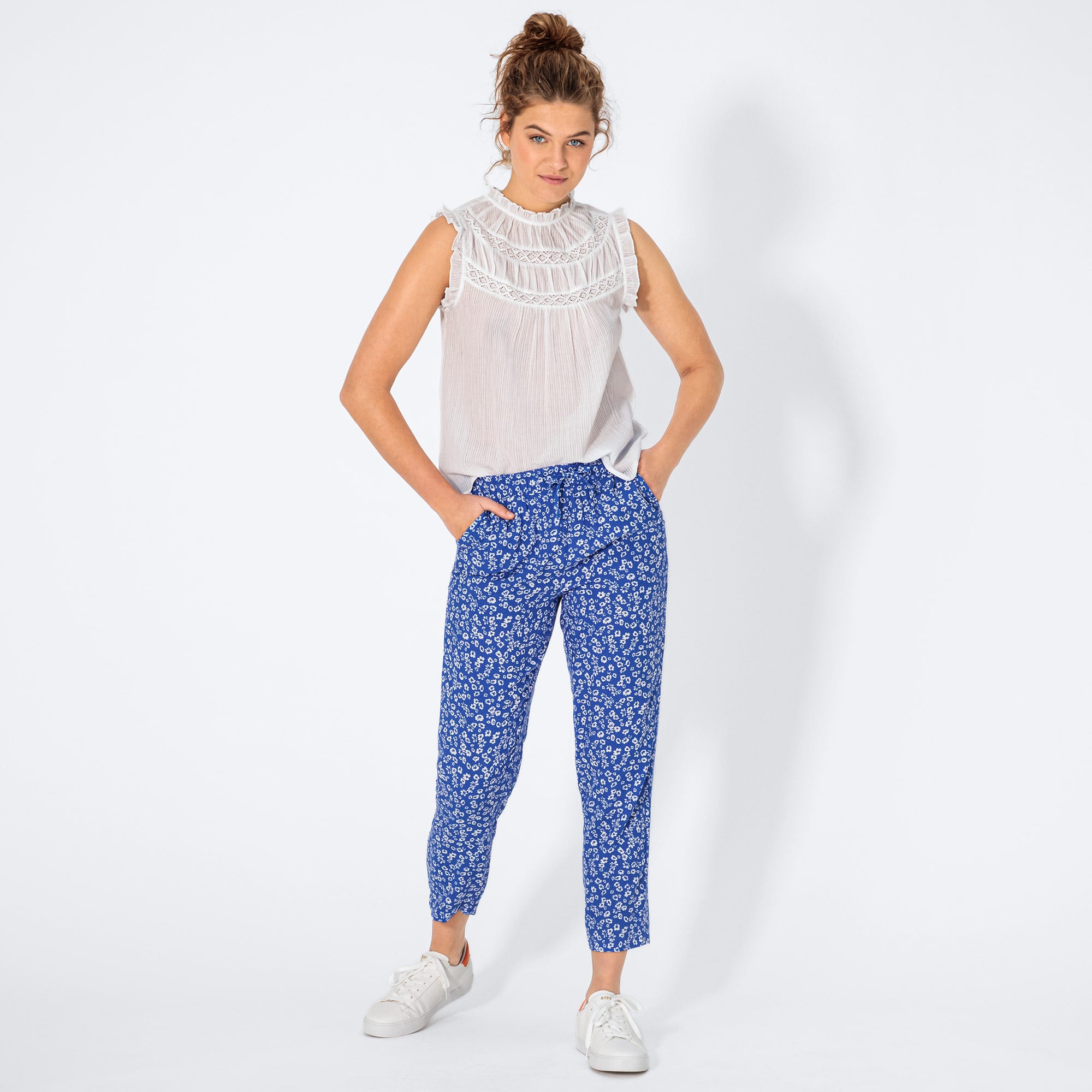 Damen-Stoffhose mit Blümchen-Muster