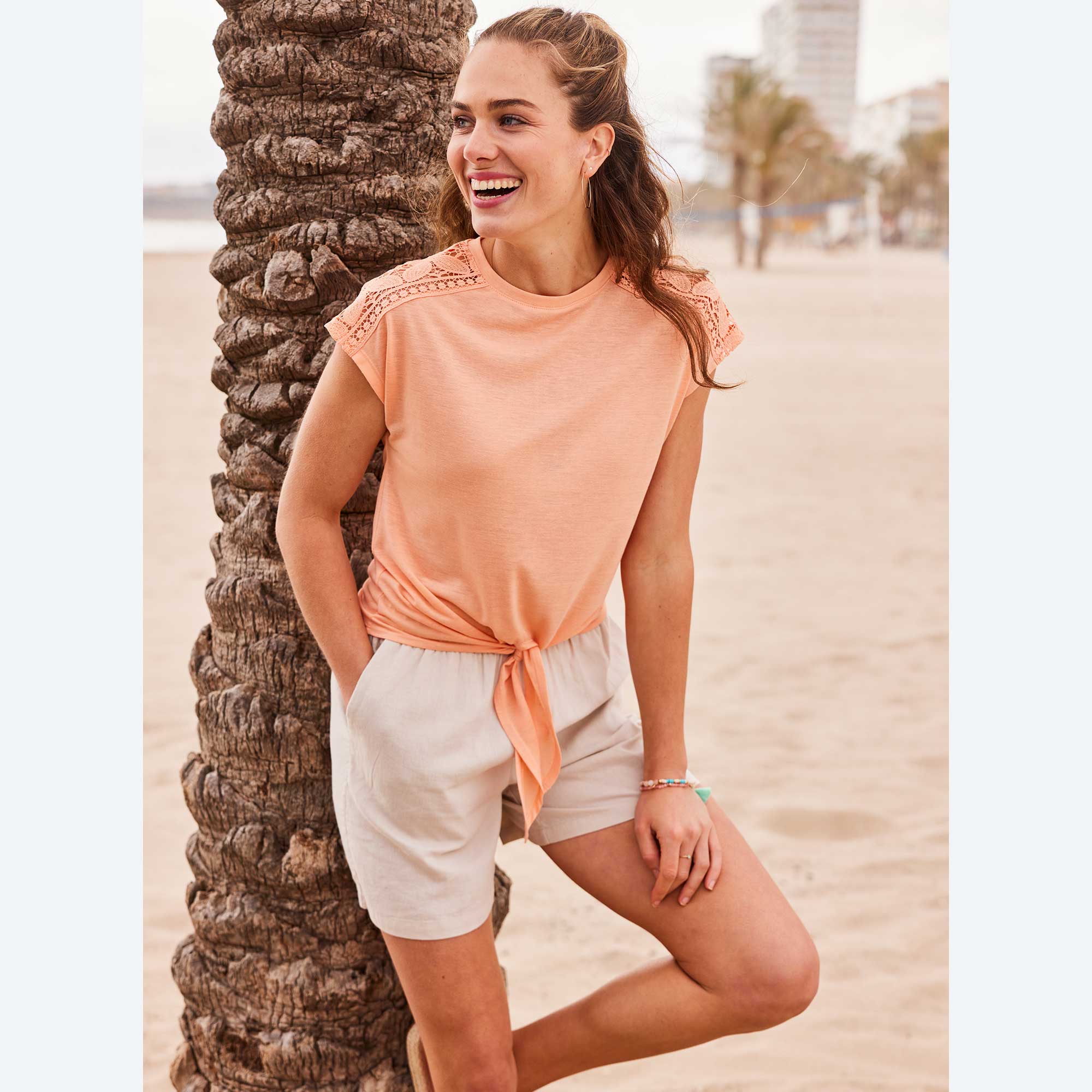 Damen-Shorts in sommerlichem Design