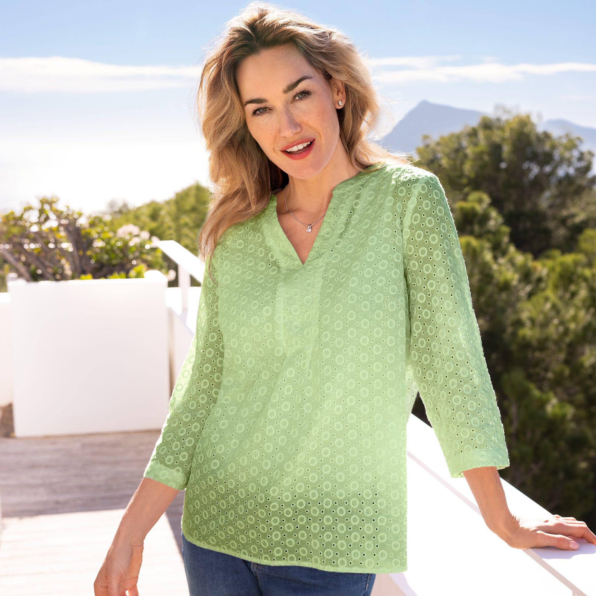 Damen-Bluse mit Stickerei