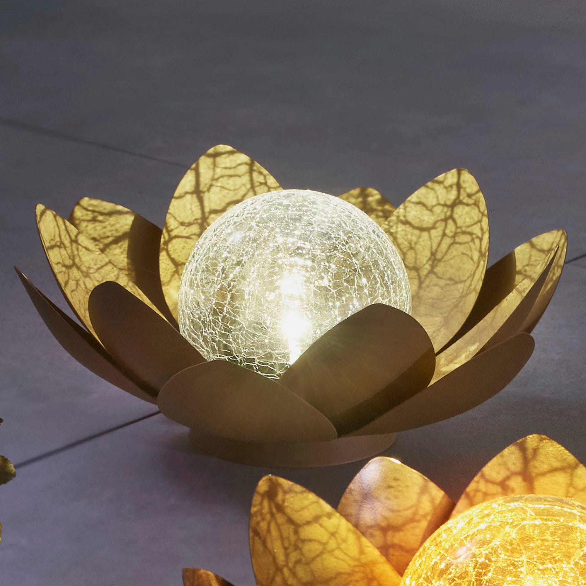 Solar-Leuchte "Lotus" in verschiedenen Designs, ca. 26x26x11cm
