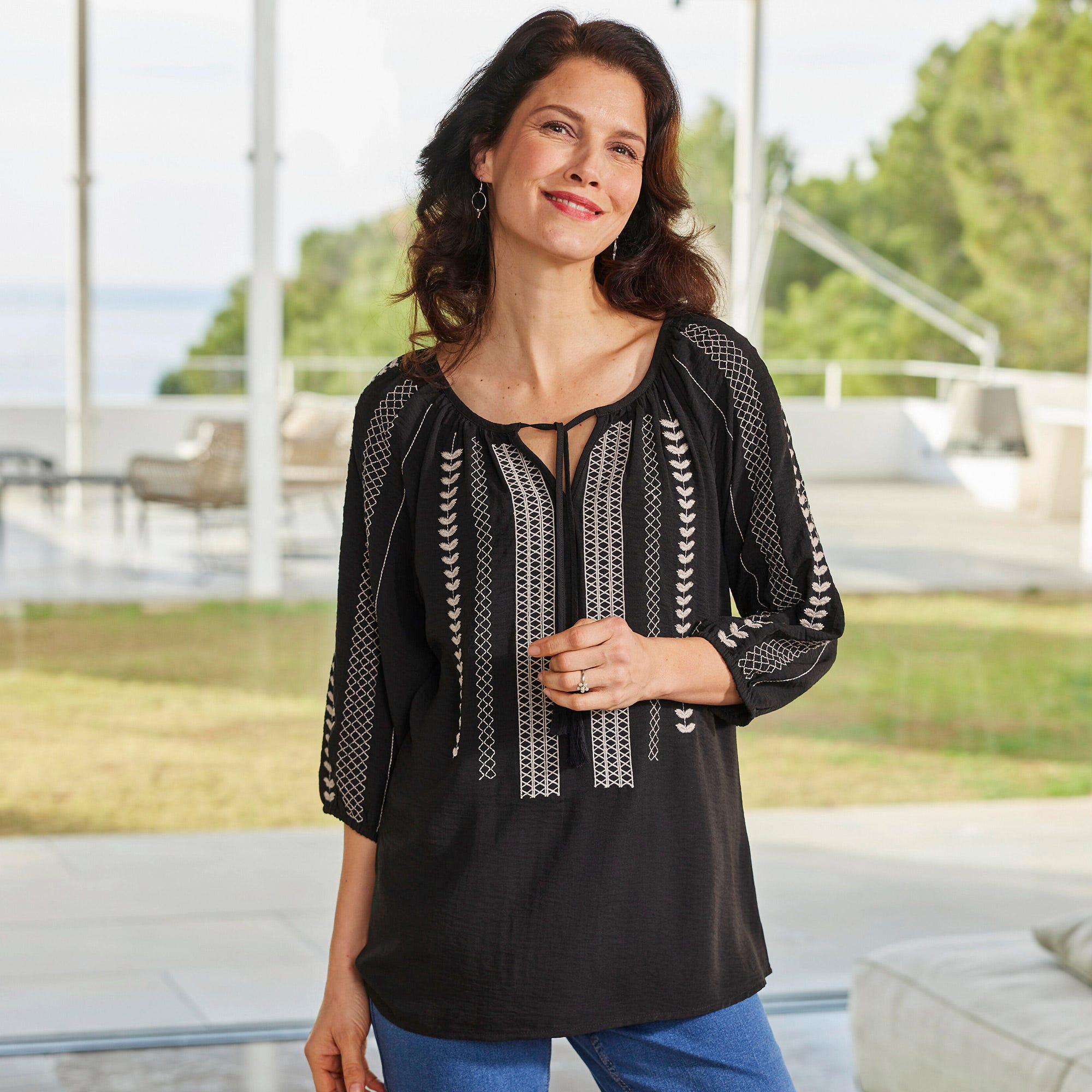 Damen-Bluse mit Stickerei und Spitze