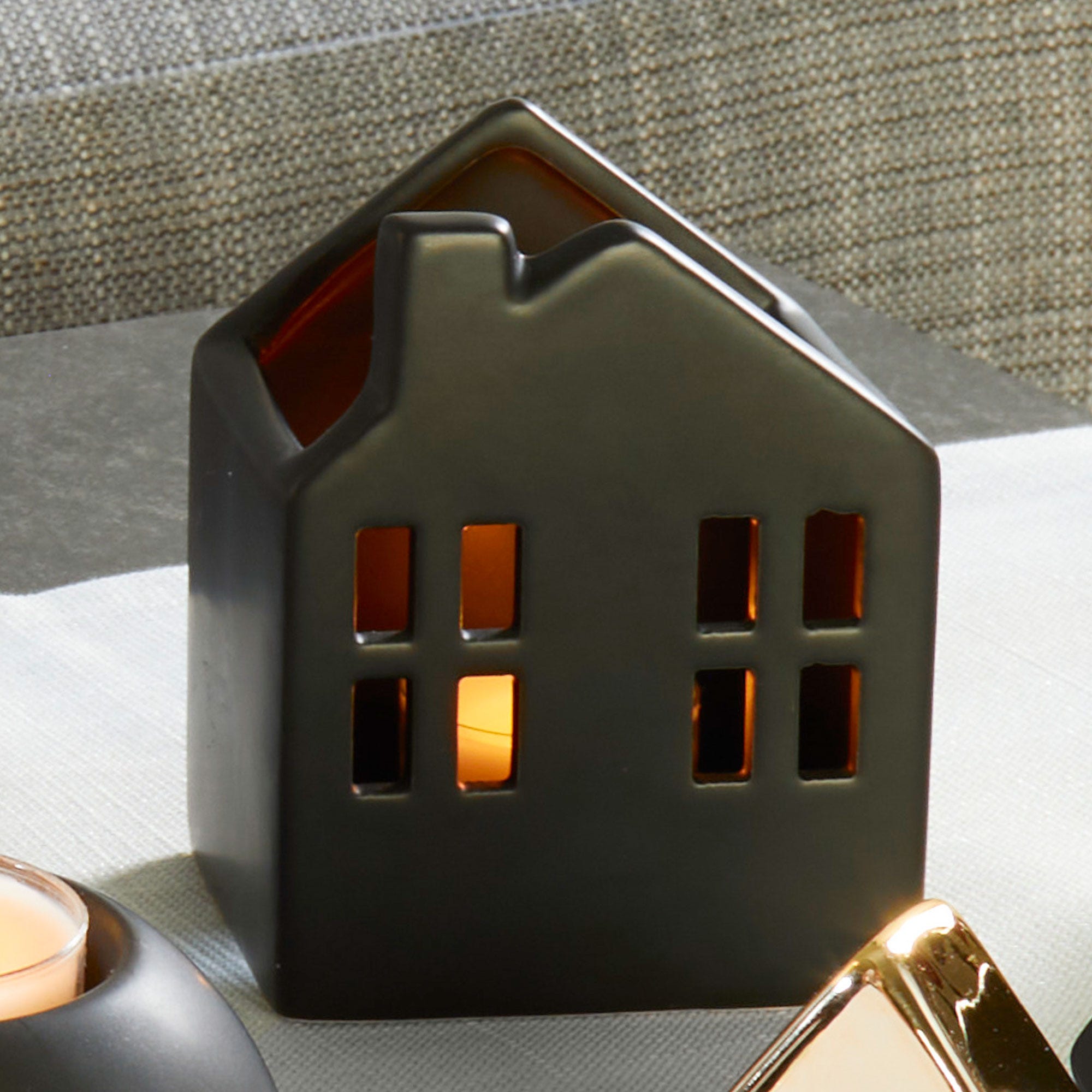 Deko-Haus mit Teelichthalter, ca. 8x6x10cm