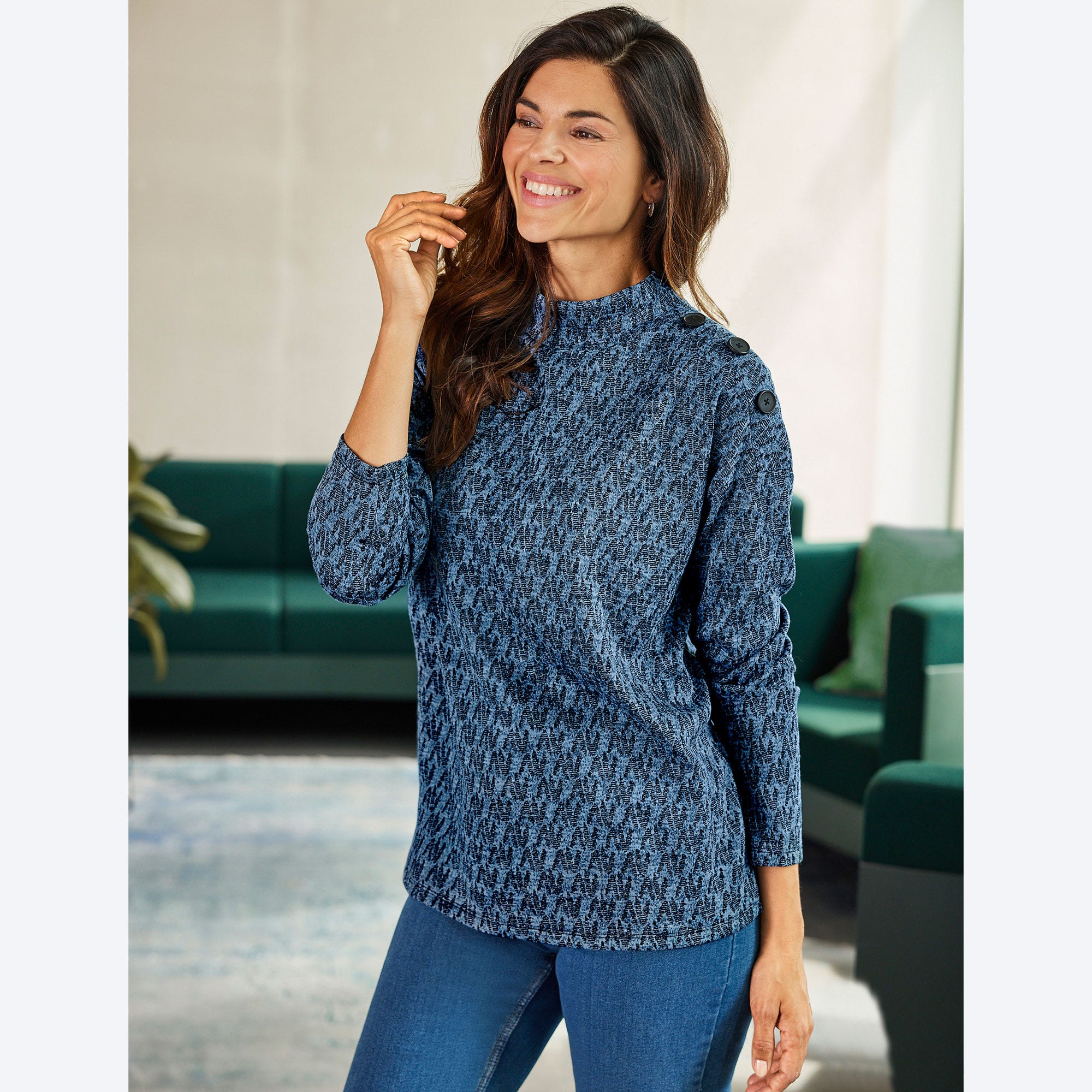 Damen-Pullover mit dekorativen Knöpfen