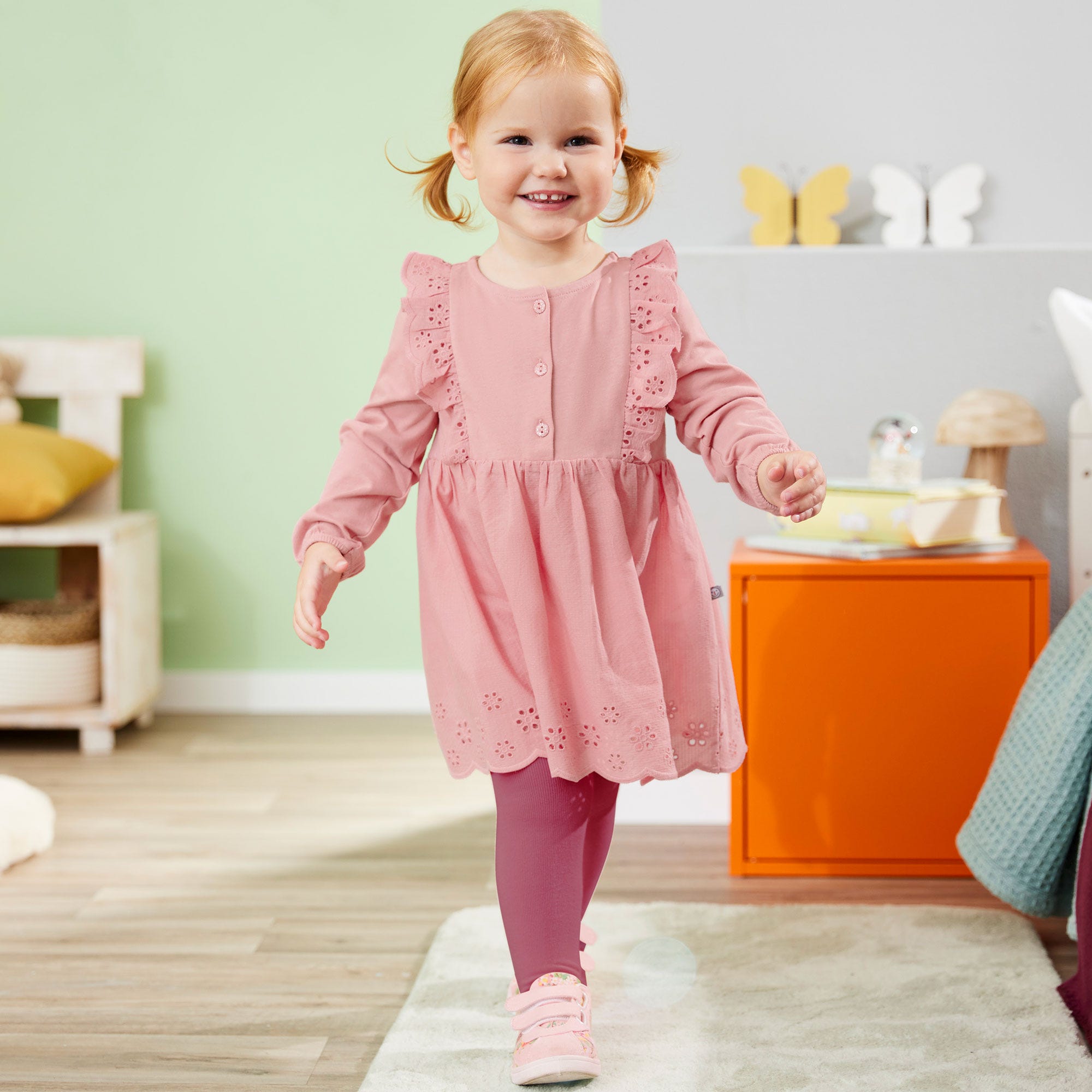 Baby-Mädchen-Kleid mit Rüschen